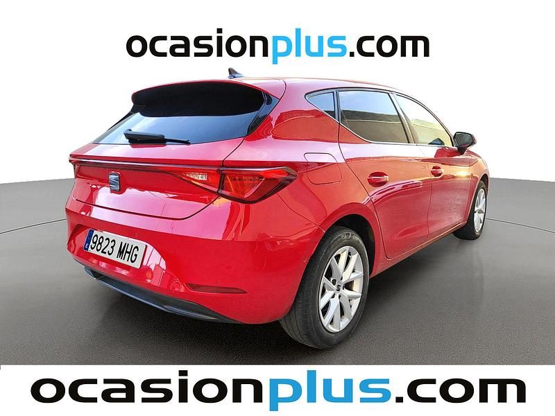 Usado Seat Leon Style 131 CV (96 kW) 2023 Rojo Utilitario