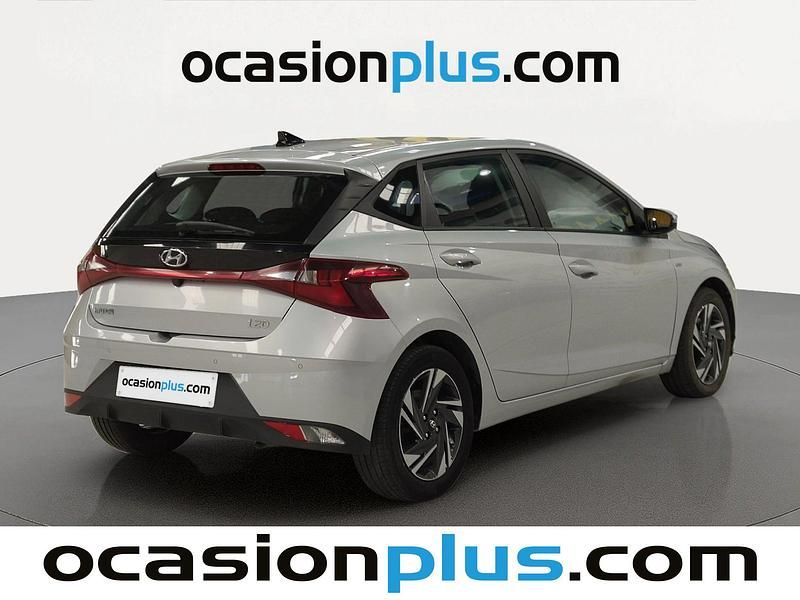Usado Hyundai i20 101 CV (74 kW) 2022 Gris plata Utilitario