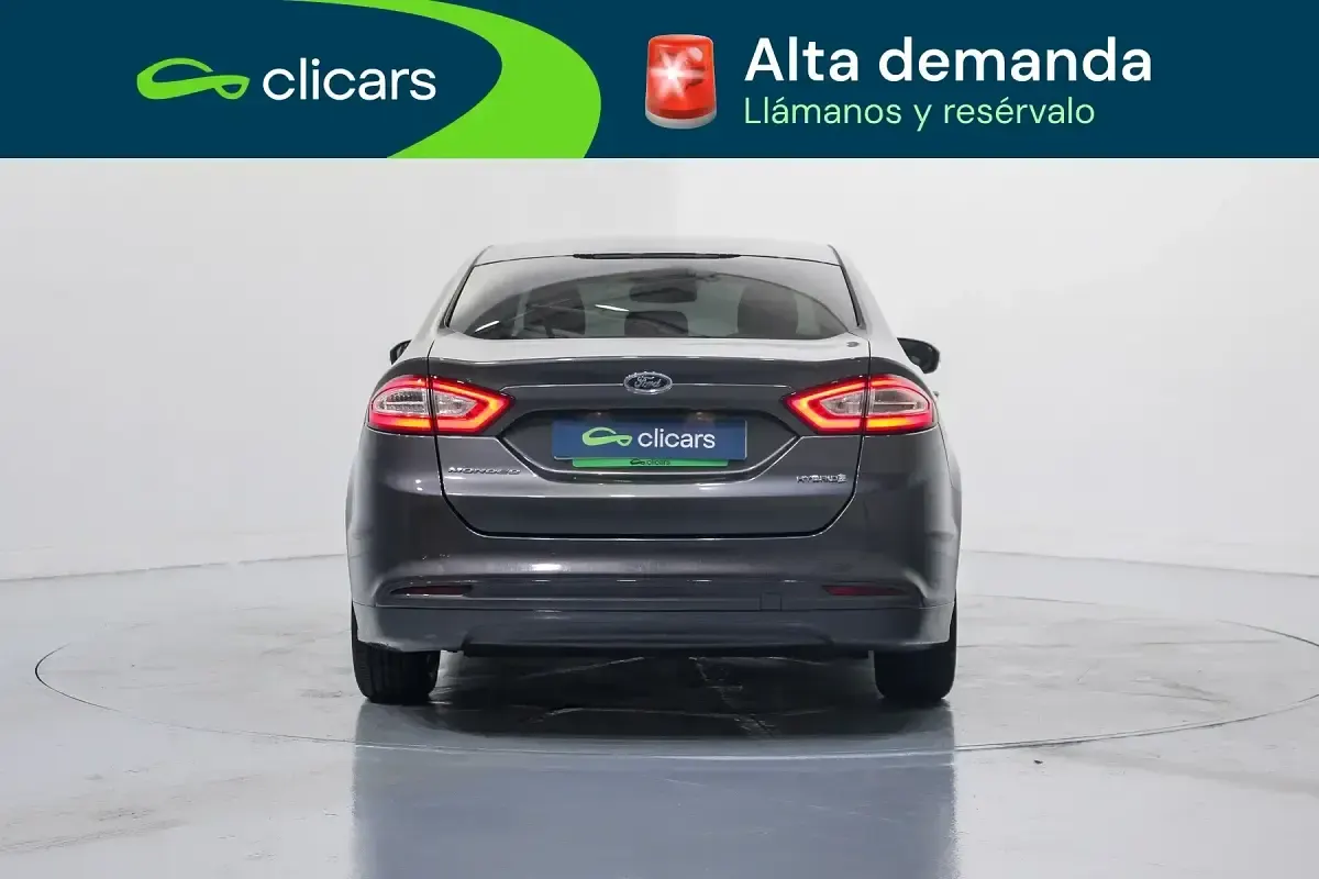 Usado Ford Mondeo Titanium 187 HP (137 kW) 2019 Cinzento Sedan