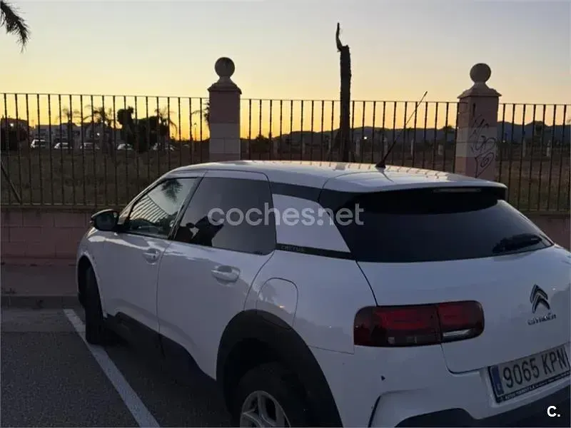 Usado Citroën C4 Feel 100 CV (73 kW) 2018 Blanco Berlina