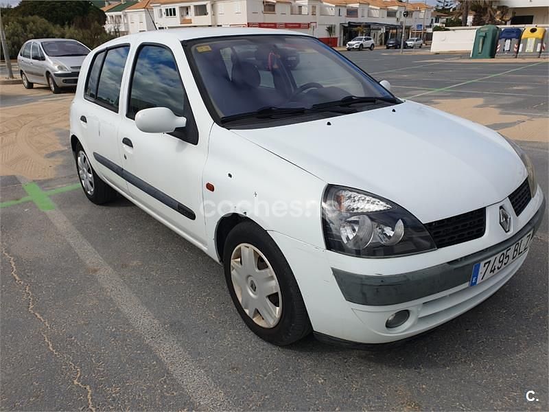 Usado Renault Clio II Dynamique 65 CV (47 kW) 2001 Blanco Berlina