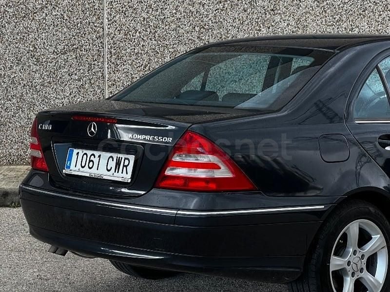 Usado Mercedes C180 Avantgarde 143 CV (105 kW) 2004 Negro Berlina