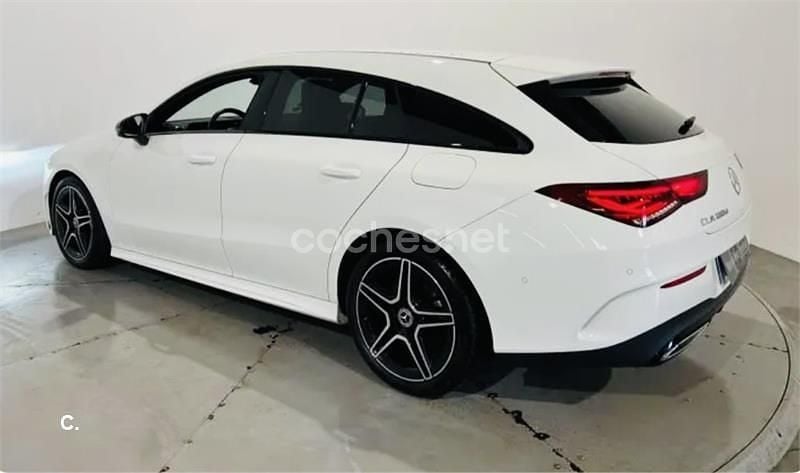 Usado Mercedes CLA200 Shooting Brake 150 CV (110 kW) 2023 Blanco Familiar