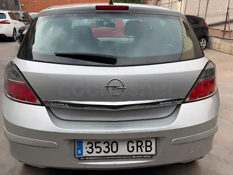 Usado Opel Astra Energy 110 CV (80 kW) 2009 Gris / plata Berlina