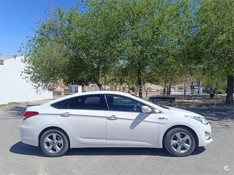 Usado Hyundai i40 136 CV (100 kW) 2013 Blanco Berlina