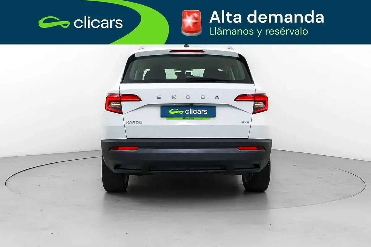 Usado Skoda Karoq Ambition 150 CV (110 kW) 2022 Blanco SUV