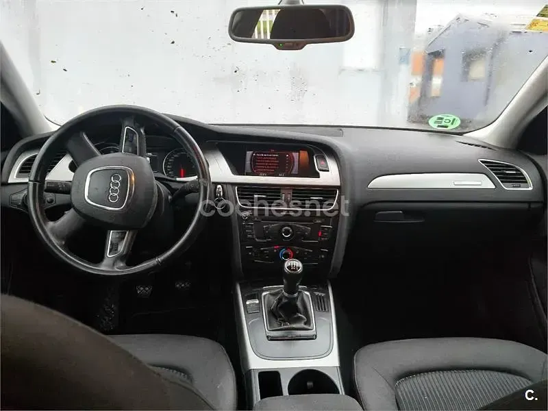 Usado Audi A4 160 CV (117 kW) 2010 Rojo Familiar