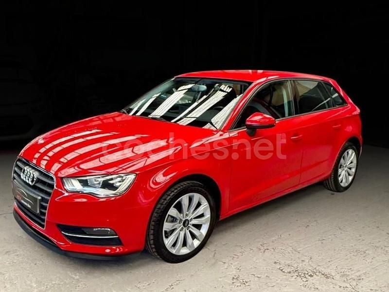 Usado Audi A3 Ambiente 105 CV (77 kW) 2014 Rojo Berlina