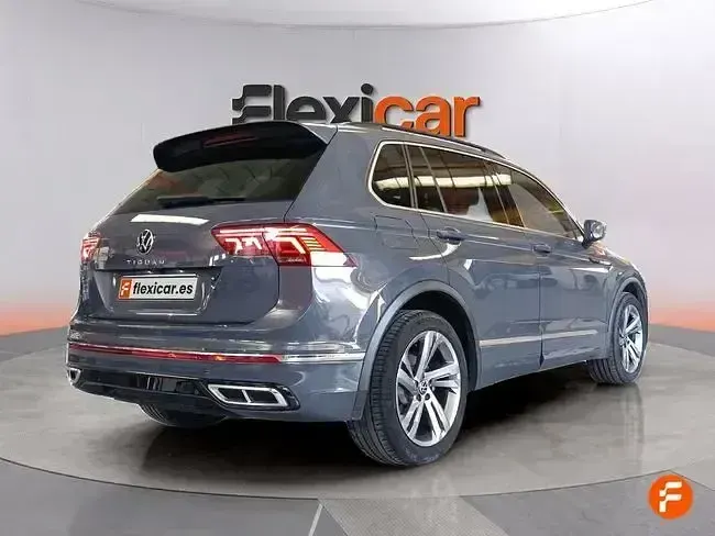 Usado VW Tiguan R-line 150 CV (110 kW) 2024 Gris SUV