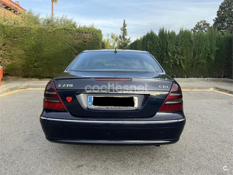 Usado Mercedes E270 Avantgarde 170 CV (125 kW) 2002 Negro Berlina