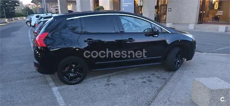 Usado Peugeot 3008 Premium 110 CV (80 kW) 2009 Negro Familiar