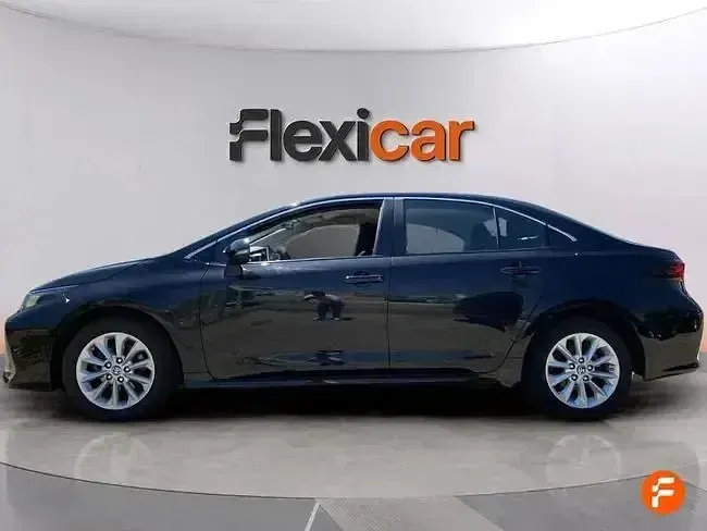 Usado Toyota Corolla 125 CV (91 kW) 2022 Negro Berlina