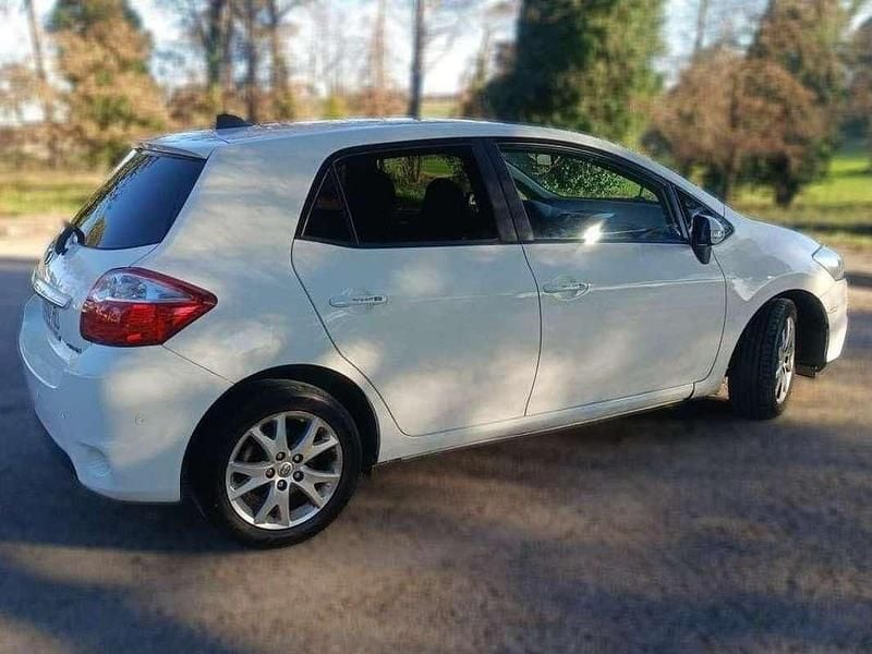 Usado Toyota Auris Active 132 CV (97 kW) 2012 Blanco Utilitario