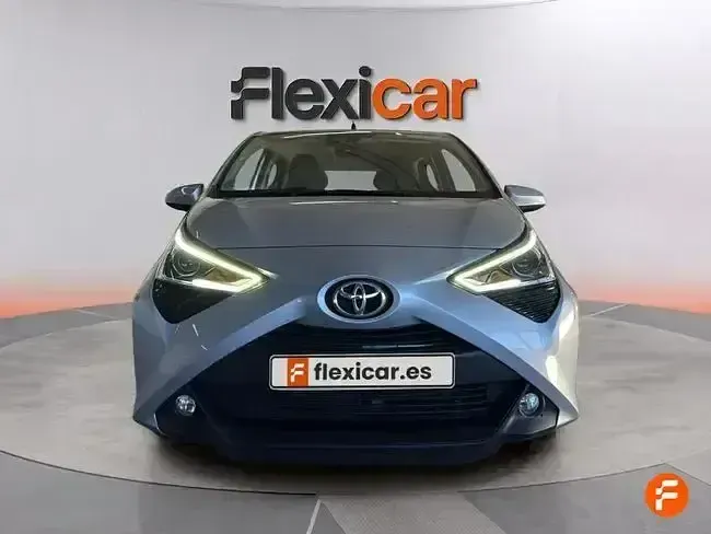 Usado Toyota Aygo X-play 72 CV (52 kW) 2021 Gris Utilitario