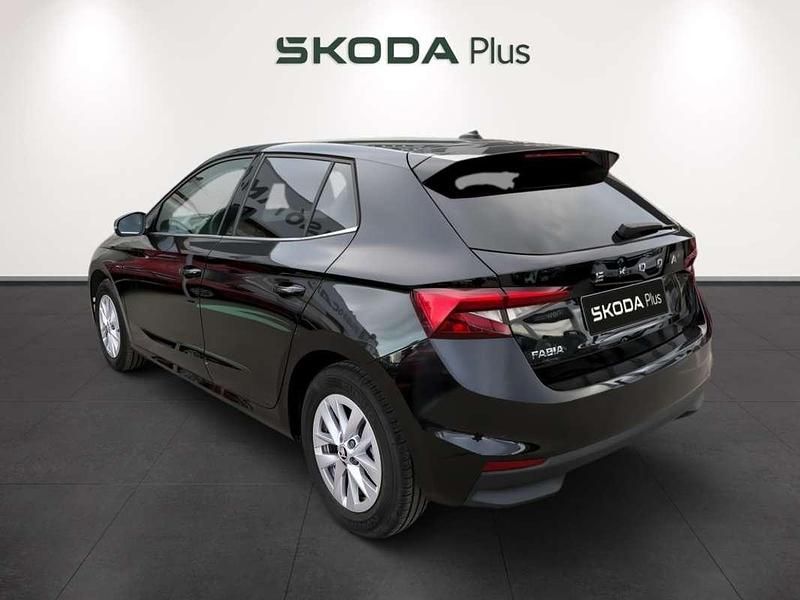 Usado Skoda Fabia Selection 95 CV (69 kW) 2024 Negro Utilitario