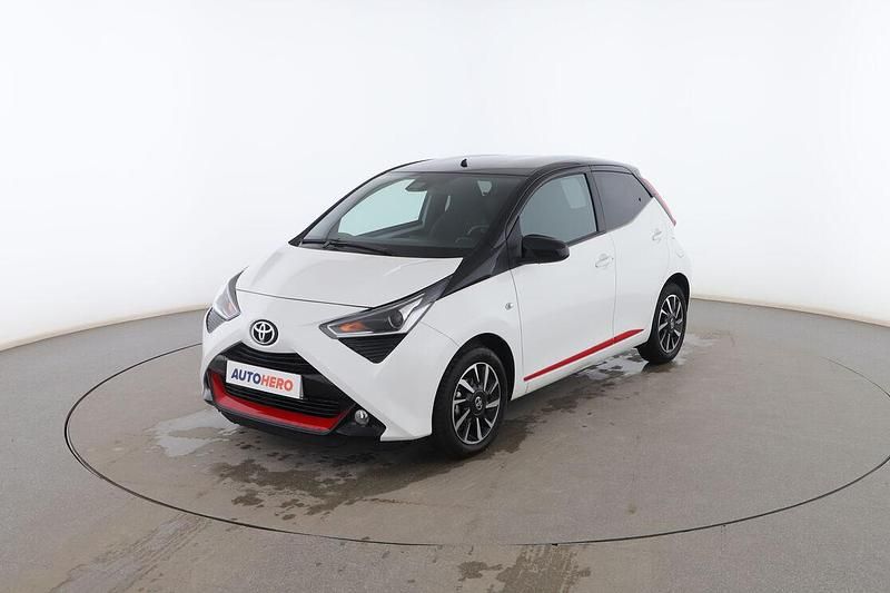 Blanco Usado 2021 Toyota Aygo Play Utilitario | 14.499 € (Precio justo) - Imagen 1/3