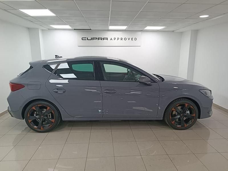Nuevo Cupra Leon 204 CV (150 kW) 2025 Gris / plata Berlina