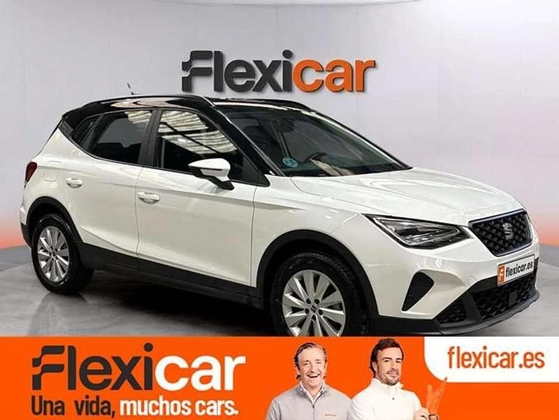 Usado Seat Arona Style 110 CV (80 kW) 2022 Blanco SUV