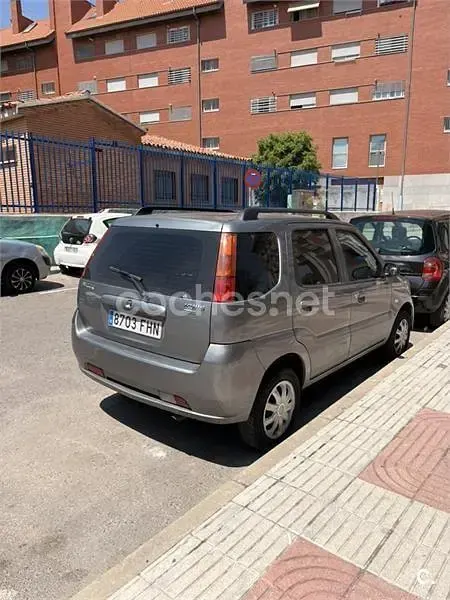 Usado Suzuki Ignis 69 CV (50 kW) 2006 Gris / plata Utilitario