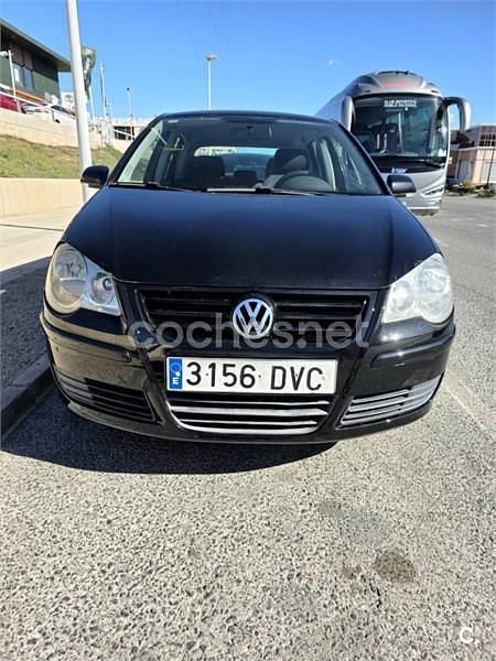 Usado VW Polo Advance 70 CV (51 kW) 2006 Negro Berlina
