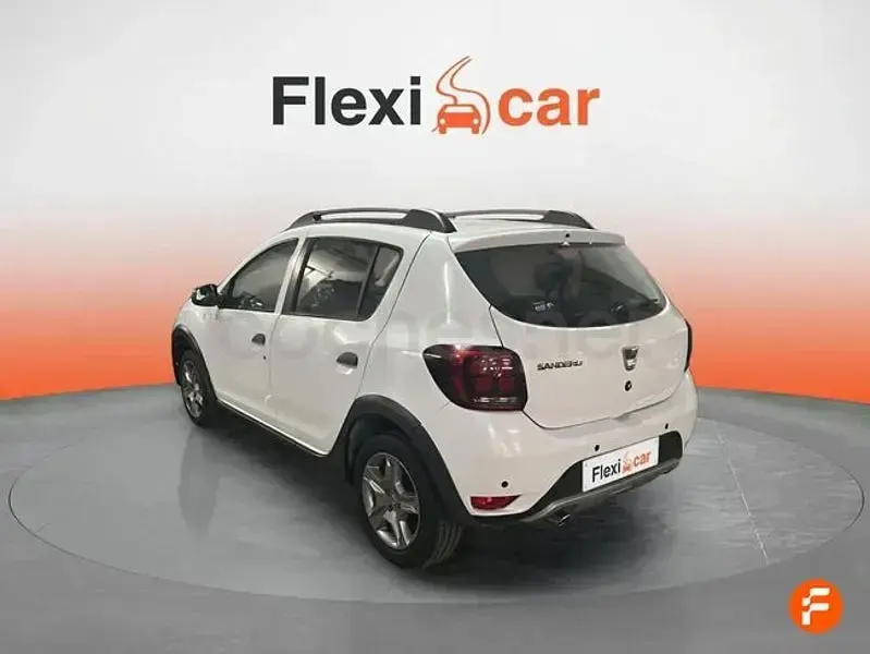 Usado Dacia Sandero Comfort 90 CV (66 kW) 2019 Blanco Berlina