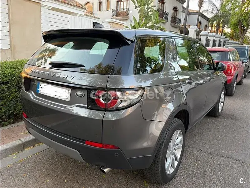 Usado Land Rover Discovery Sport HSE Luxury 180 CV (132 kW) 2018 Gris / plata SUV