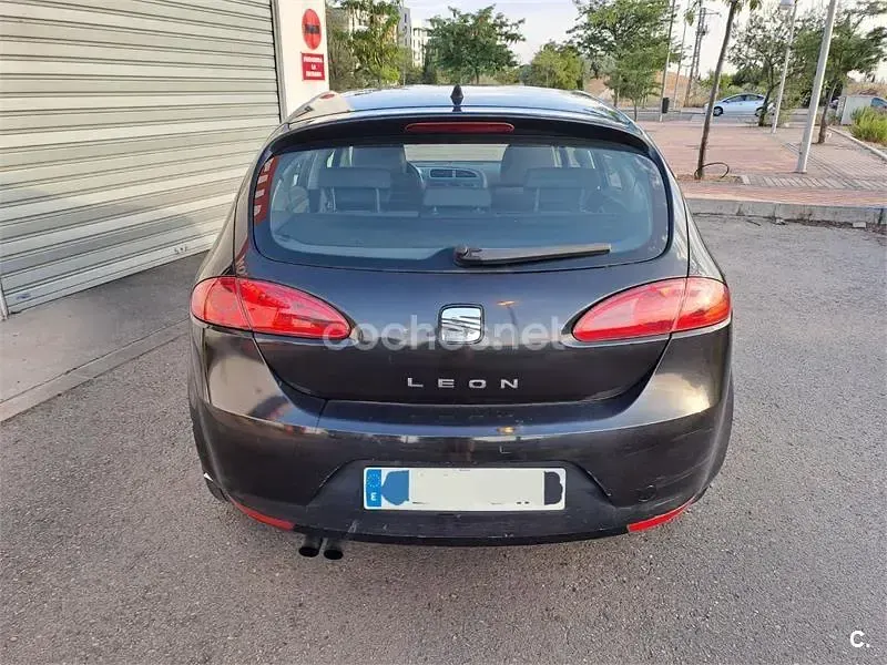 Usado Seat Leon Stylance 140 CV (102 kW) 2006 Negro Utilitario