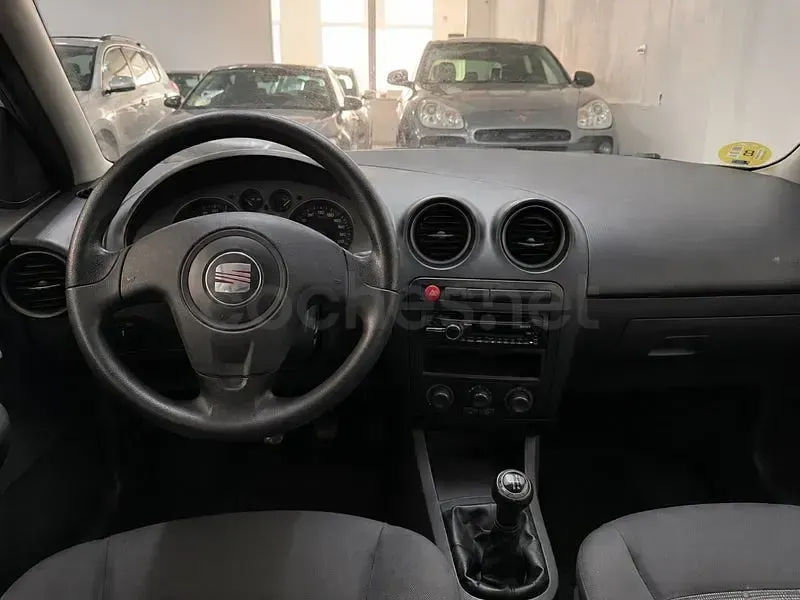 Usado Seat Ibiza Reference 70 CV (51 kW) 2008 Azul Berlina