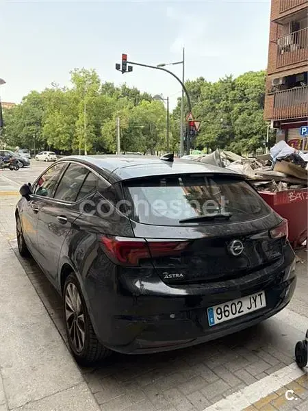 Usado Opel Astra Dynamic 150 CV (110 kW) 2017 Negro Berlina