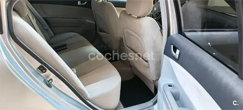 Usado Hyundai Sonata Comfort 140 CV (102 kW) 2007 Gris / plata Berlina