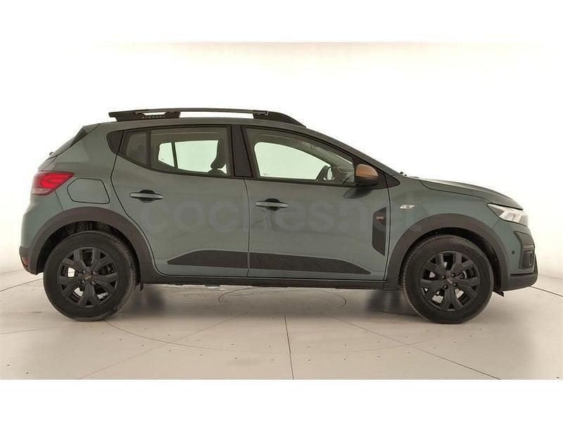 Usado Dacia Sandero Expression 101 CV (74 kW) 2025 Gris / plata Berlina