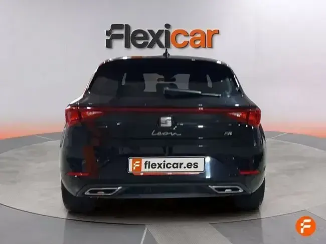 Usado Seat Leon FR 116 CV (85 kW) 2025 Negro Berlina