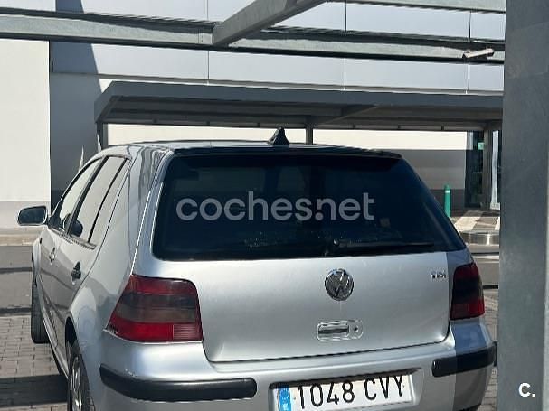 Usado VW Golf IV Highline 130 CV (95 kW) 2001 Gris / plata Berlina