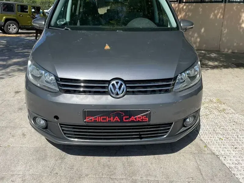 Usado VW Touran Advance 105 CV (77 kW) 2011 Gris / plata Monovolumen