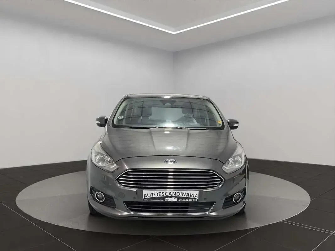 Usado Ford S-MAX S 160 CV (117 kW) 2016 Gris Monovolumen