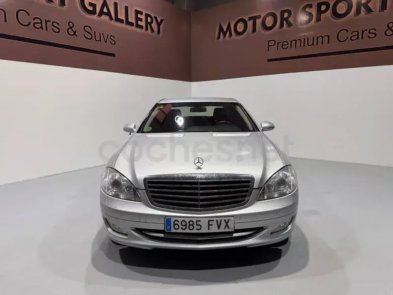 Usado Mercedes S500 388 CV (285 kW) 2007 Gris / plata Berlina
