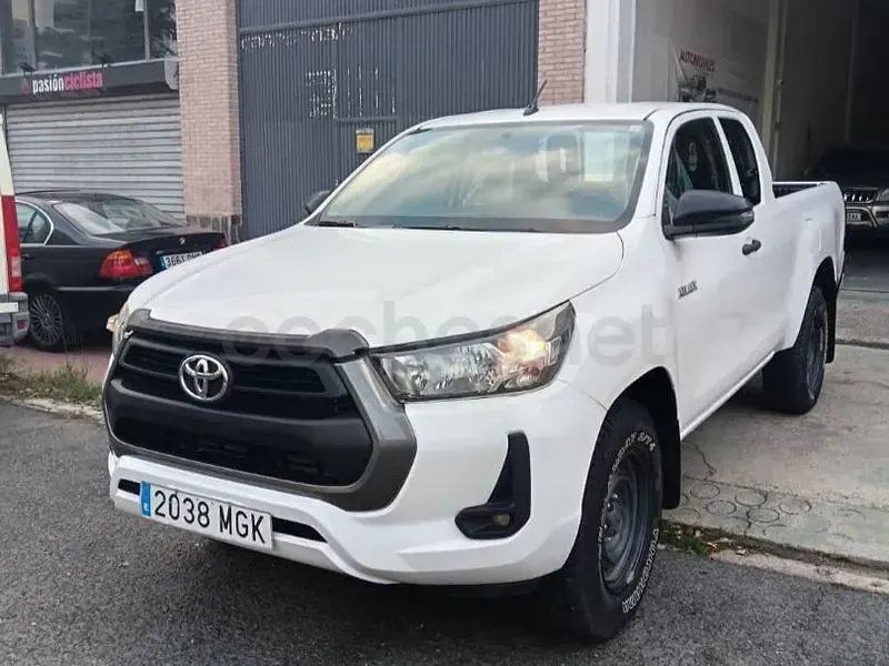 Usado Toyota HiLux 150 CV (110 kW) 2023 Blanco Pickup/Camioneta