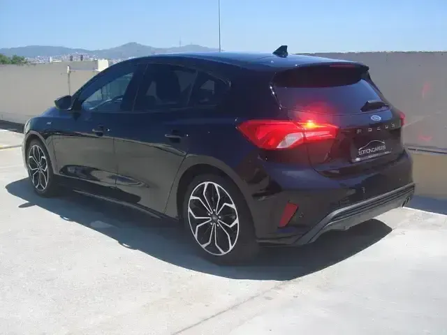 Usado Ford Focus ST-Line 125 CV (91 kW) 2020 Negro Berlina