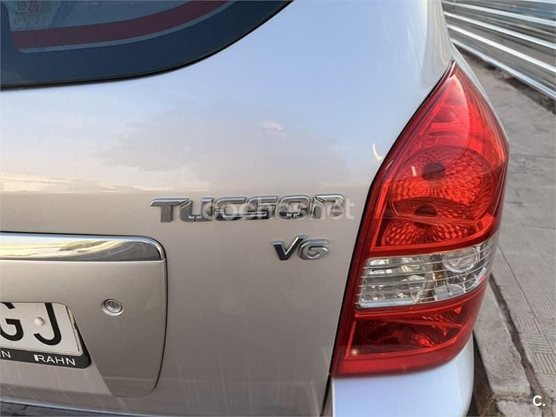 Usado Hyundai Tucson Style 175 HP (128 kW) 2006 Cinzento SUV