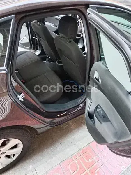 Usado Opel Astra Elegance 140 CV (102 kW) 2016 Marrón Berlina