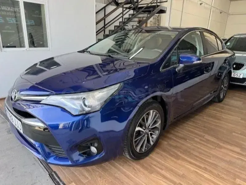 Usado Toyota Avensis Advance 150 CV (110 kW) 2015 Azul Berlina