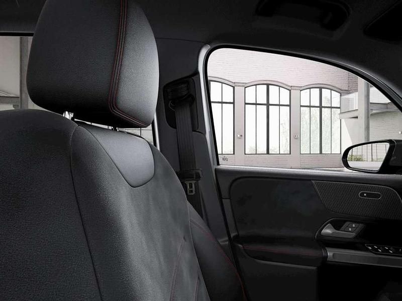 Usado Mercedes GLB200 150 CV (110 kW) 2025 SUV