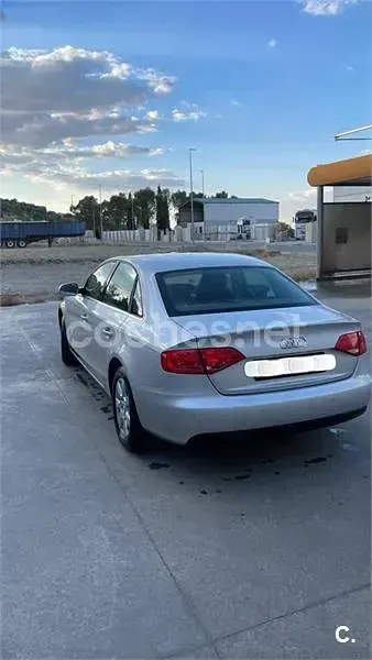 Usado Audi A4 160 CV (117 kW) 2011 Gris / plata Berlina