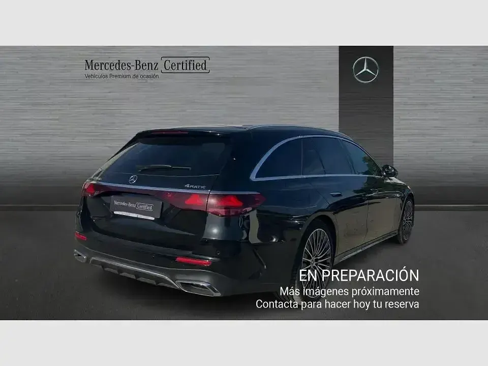 Usado Mercedes E300 AMG line 313 CV (230 kW) 2025 Negro Familiar