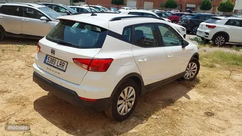 Usado Seat Arona Style 110 CV (80 kW) 2021 Blanco SUV
