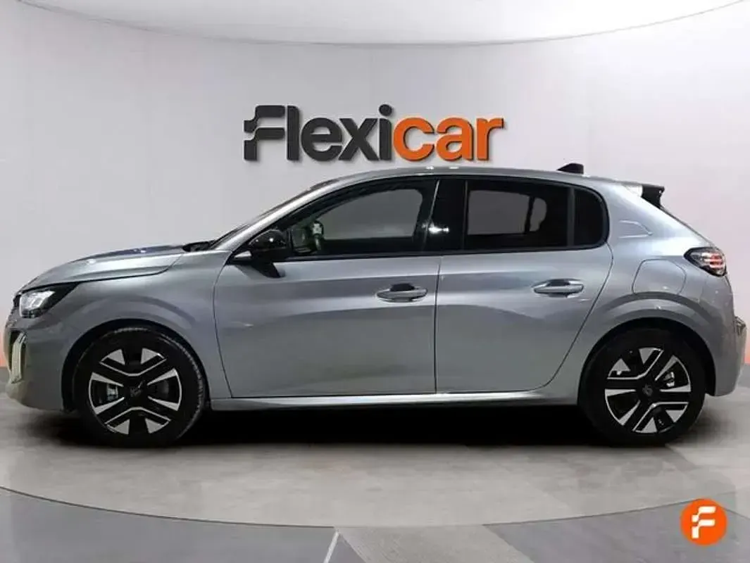 Usado Peugeot 208 Allure 101 CV (74 kW) 2025 Gris Utilitario