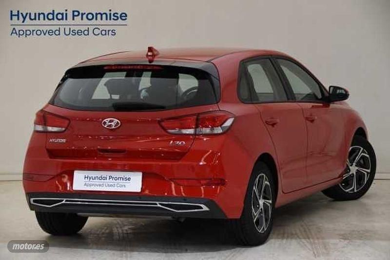 Usado Hyundai i30 110 CV (80 kW) 2023 Engine red Berlina