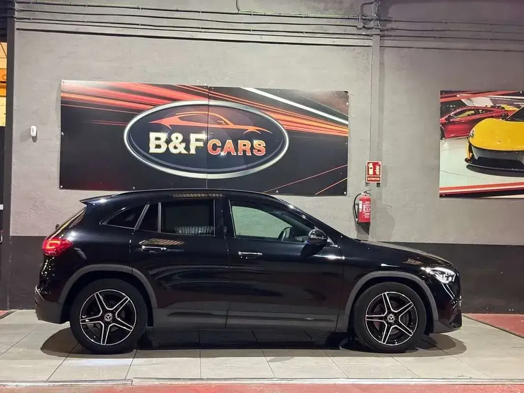 Usado Mercedes GLA200 150 CV (110 kW) 2021 Negro SUV