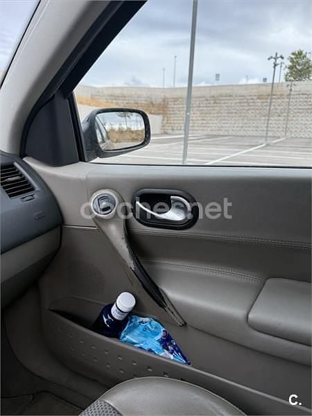 Negro Usado 2005 Renault Mégane II Privilege Berlina | 1999 € (Buen precio) - Imagen 1/4