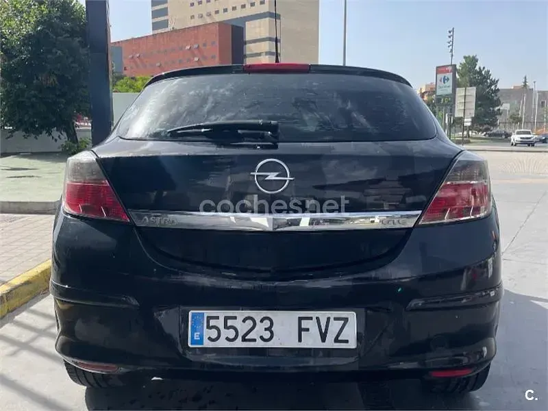 Usado Opel Astra GTC Sport 100 CV (73 kW) 2007 Negro Berlina